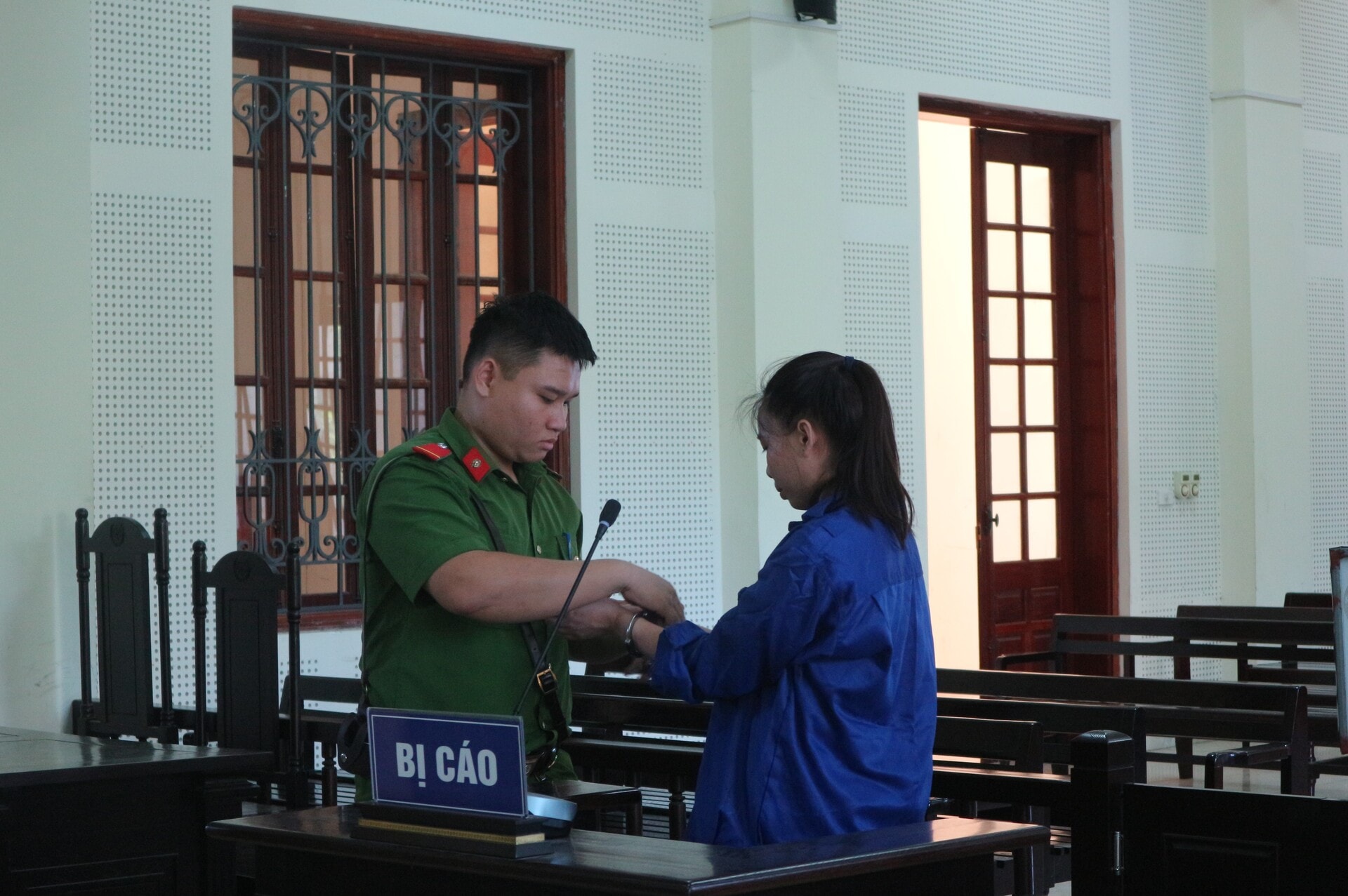 buon hong phien nguoi dan ba linh 20 nam tu hinh 1