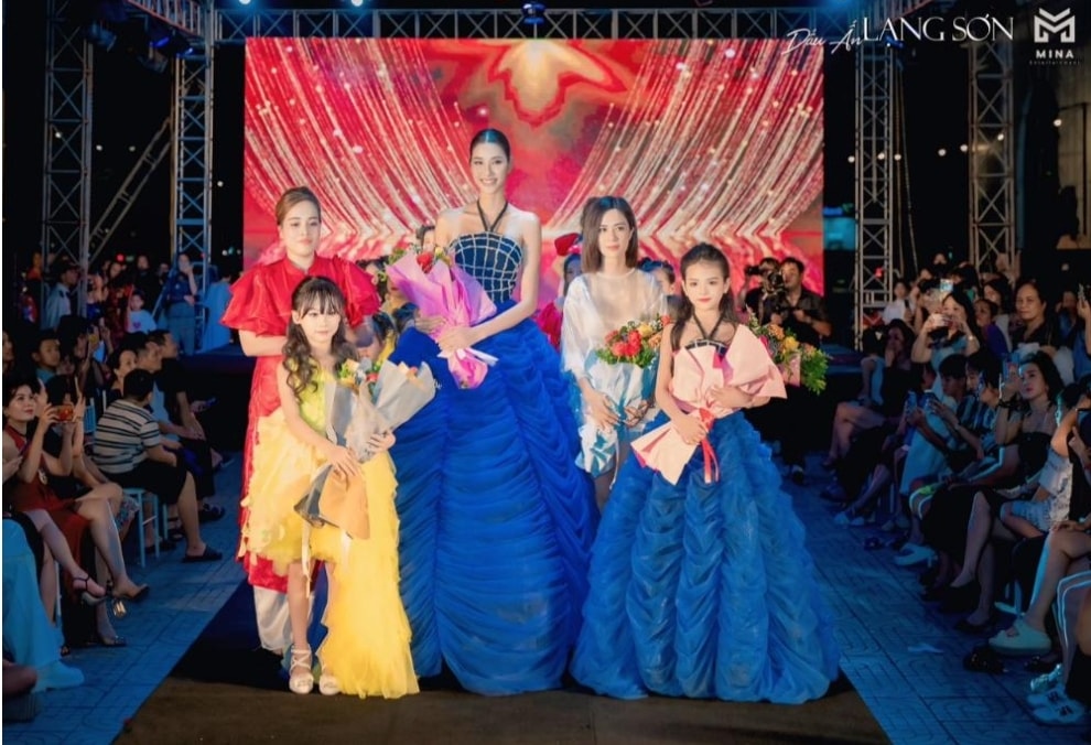 a hau huong ly hoang thuy va dan mau nhi long lay trong chuong trinh ton vinh ban sac viet dau an lang son hinh 7
