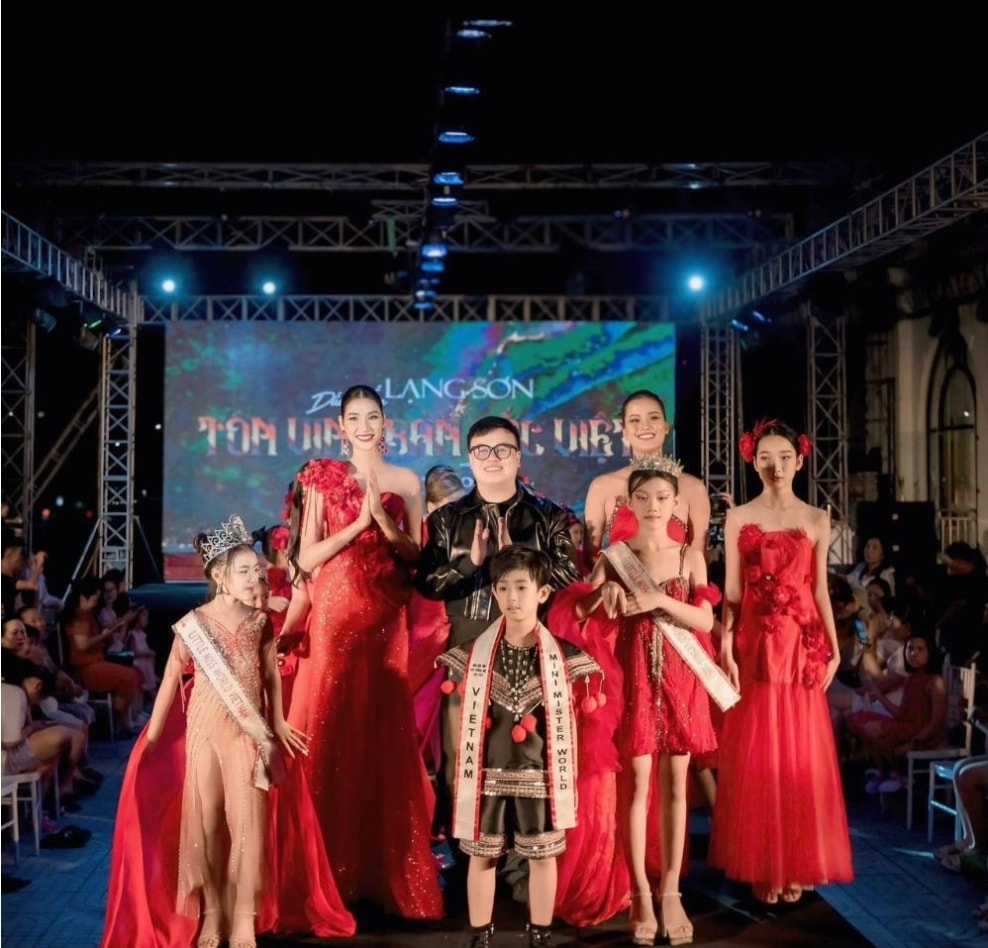 a hau huong ly hoang thuy va dan mau nhi long lay trong chuong trinh ton vinh ban sac viet dau an lang son hinh 8