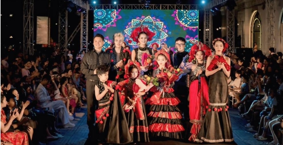 a hau huong ly hoang thuy va dan mau nhi long lay trong chuong trinh ton vinh ban sac viet dau an lang son hinh 9