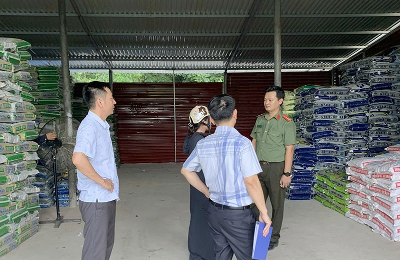 thanh hoa phat hien xu ly 51 tan phan bon gia hinh 1