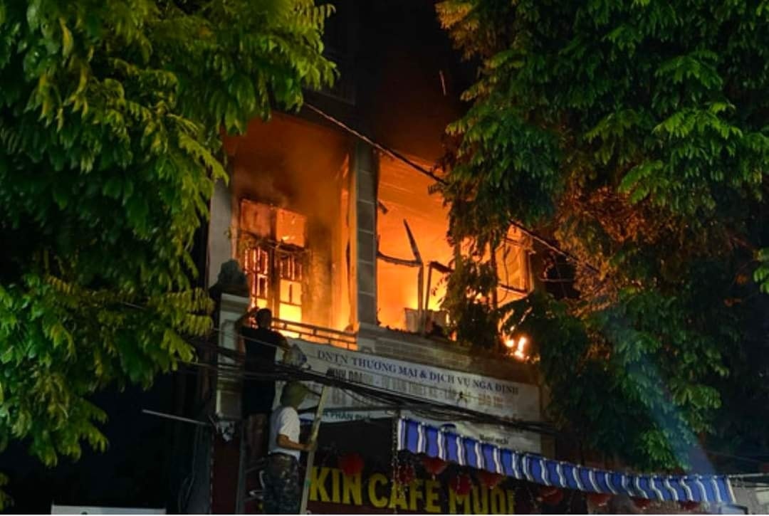 ngoi nha 4 tang bi thieu rui trong dem tai hai duong hinh 1