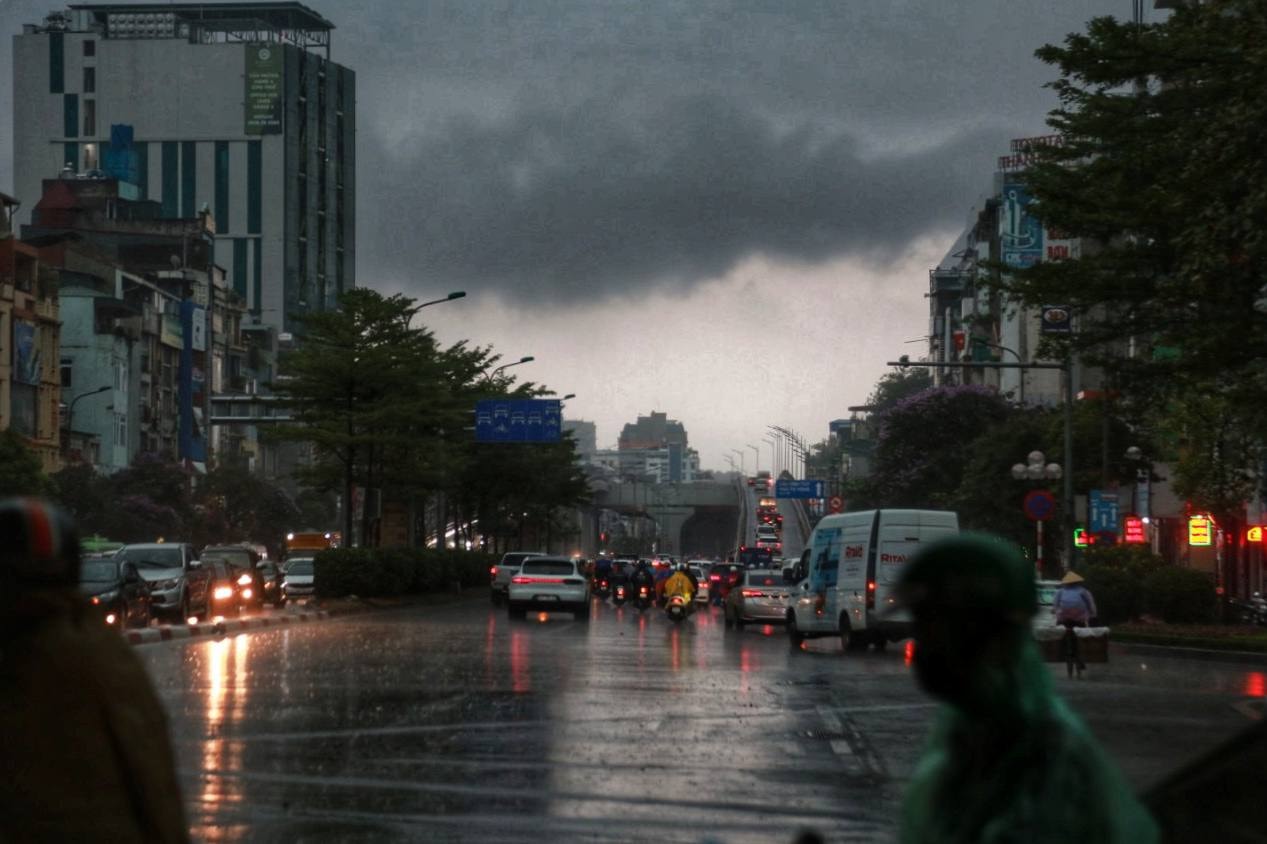 du bao thoi tiet ngay 12 8 bac bo tiep tuc co mua vua mua to va dong hinh 1