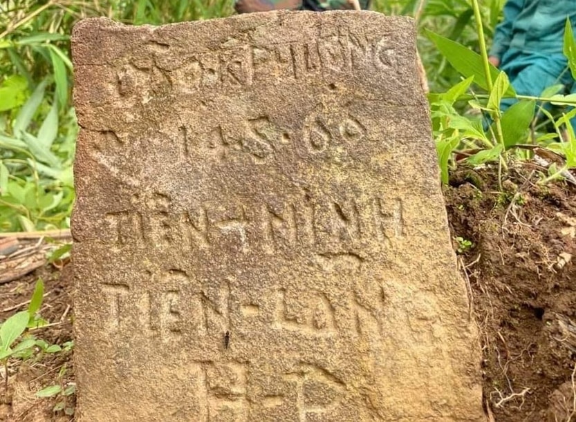 kon tum tim thay bo hai cot liet sy tru tai hai phong cung nhieu di vat hinh 1