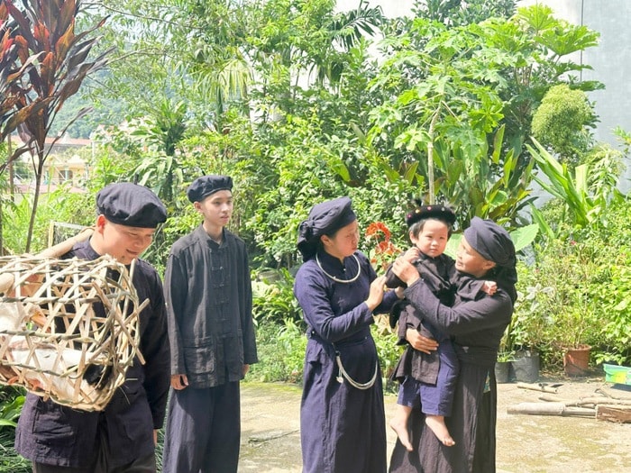 pay tai my tuc cua nguoi tay vao dip ram thang bay hinh 3