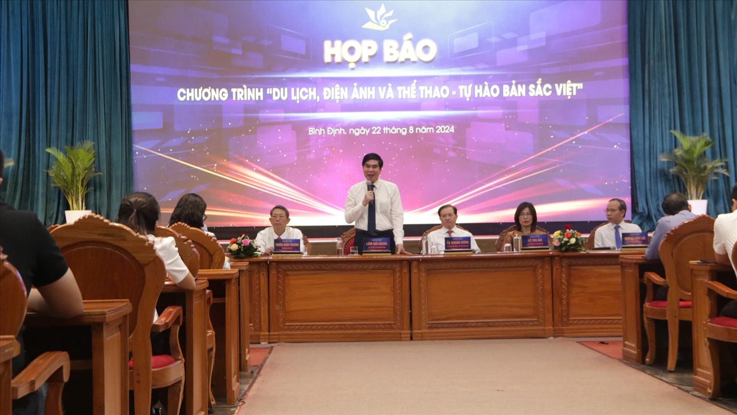 quy nhon soi dong voi le hoi du lich dien anh va the thao tu hao ban sac viet hinh 1