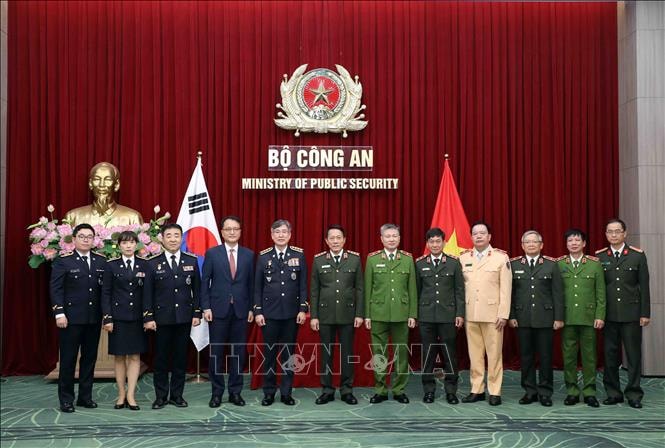 thuc day hon nua hop tac voi co quan canh sat bien han quoc hinh 2