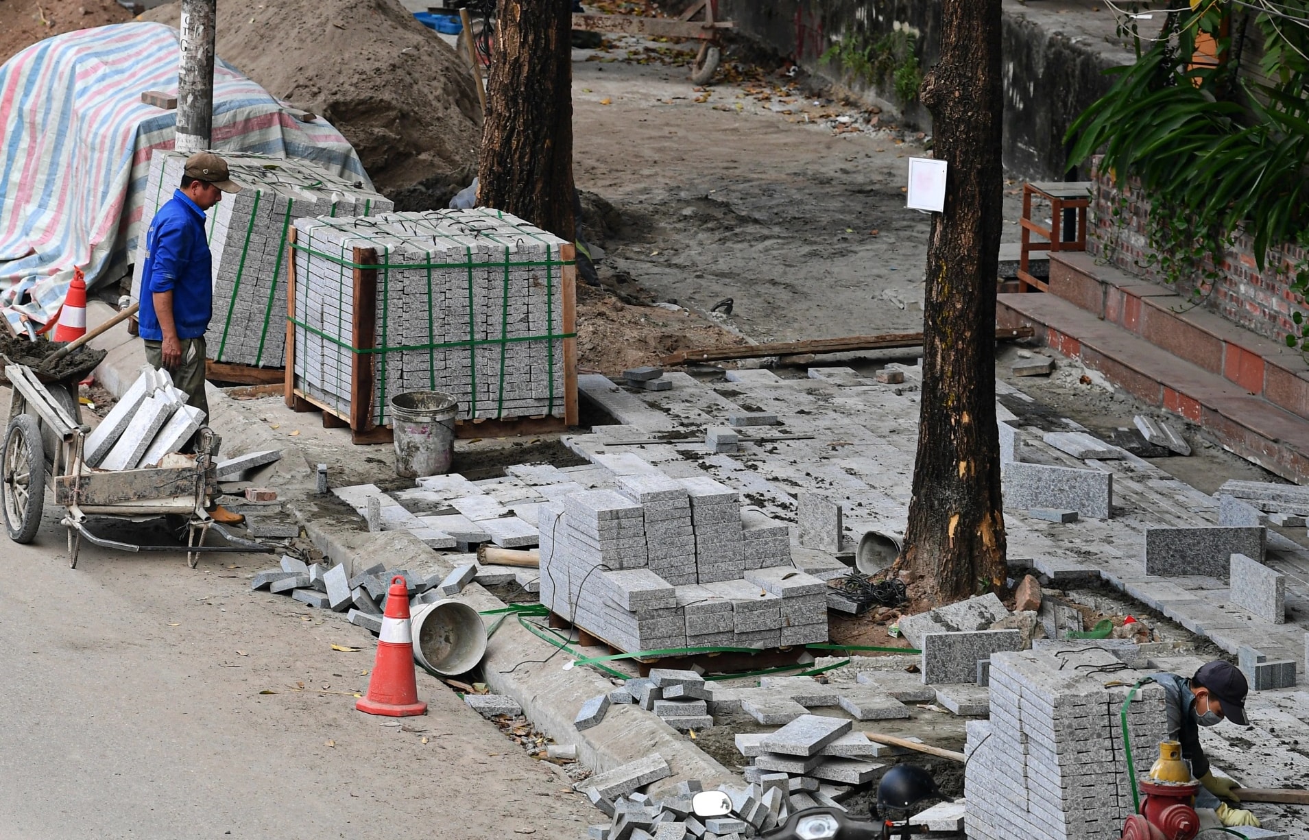 ha noi tam dung thi cong dao duong via he dip nghi le 2 9 hinh 1