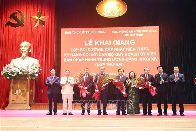 can bo cap chien luoc phai duoc dao tao boi duong dap ung yeu cau giai doan moi hinh 2