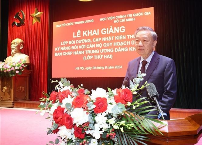 can bo cap chien luoc phai duoc dao tao boi duong dap ung yeu cau giai doan moi hinh 1