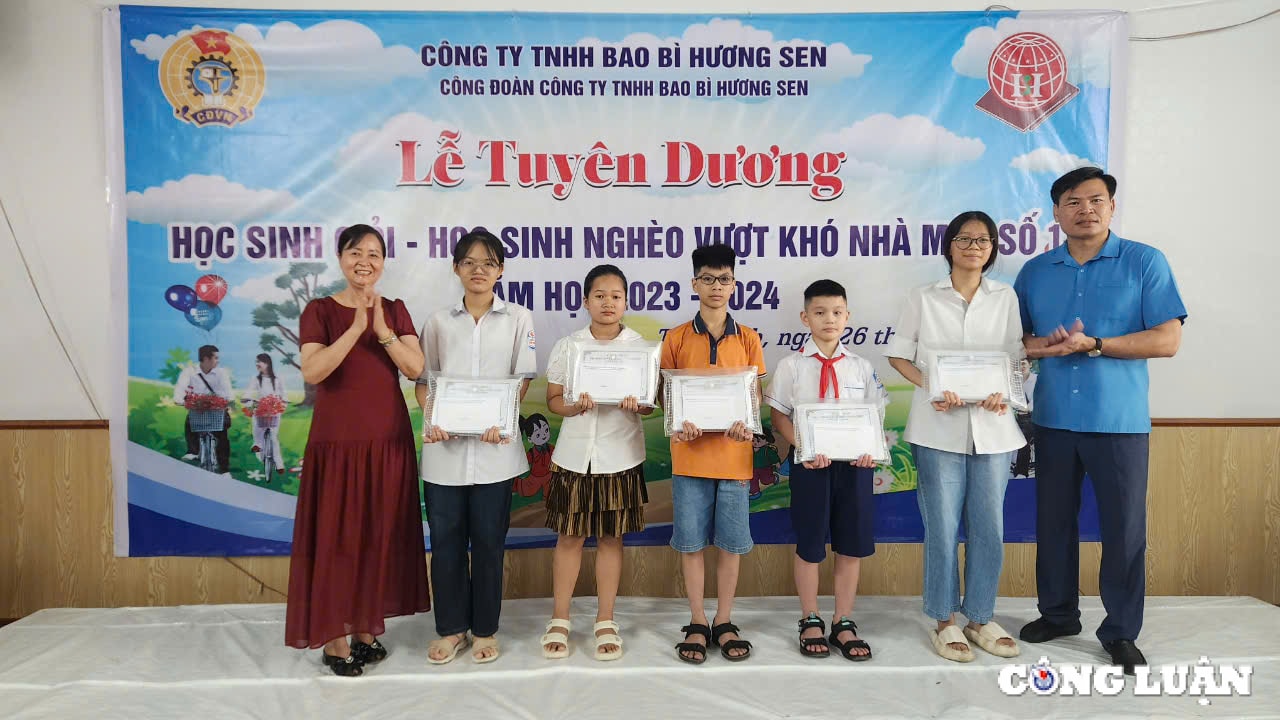 cong ty tnhh bao bi huong sen khen thuong hon 100 hoc sinh gioi nam hoc 2023 2024 la con can bo cong nhan nha may 1 va 2 hinh 1