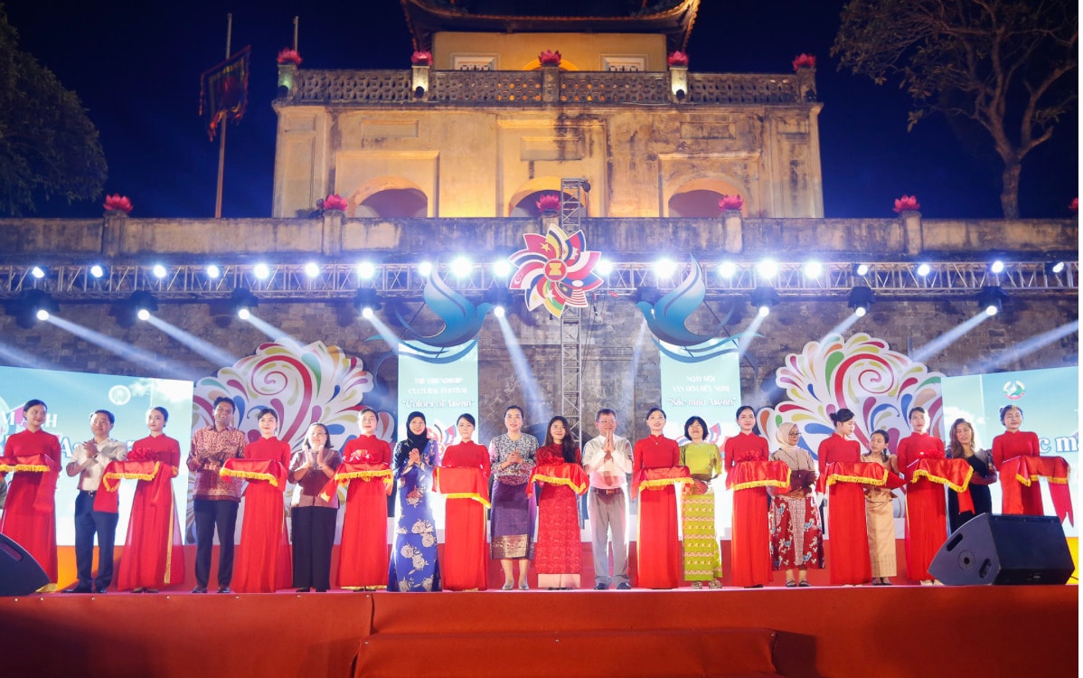doc dao khong gian trien lam sac mau van hoa asean tai ha noi hinh 1