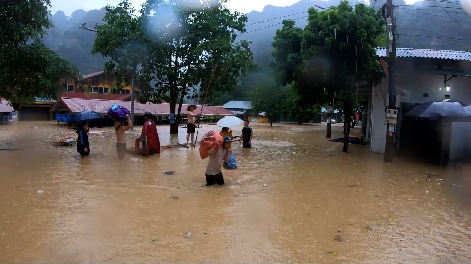 cao bang so nguoi chet do thien tai da la 17 nguoi va dang co 16 nguoi mat tich hinh 1