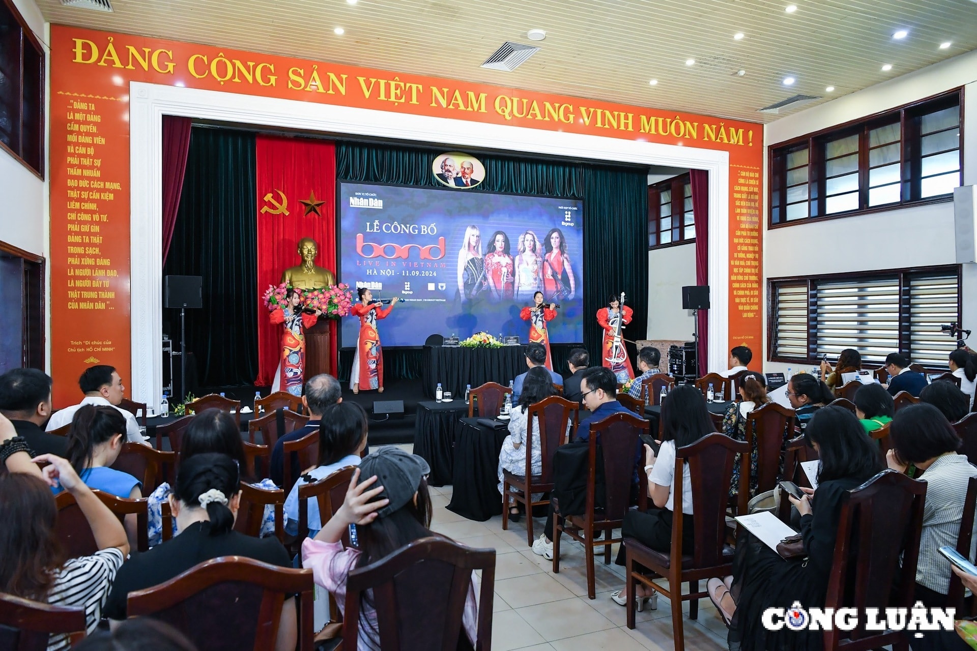 bond live in vietnam dua am nhac dinh cao the gioi den voi viet nam hinh 3