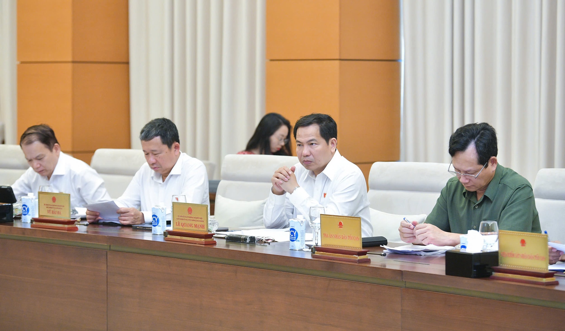 tap trung cao do thao go vuong mac ve the che de phat trien kinh te xa hoi cua dat nuoc hinh 3
