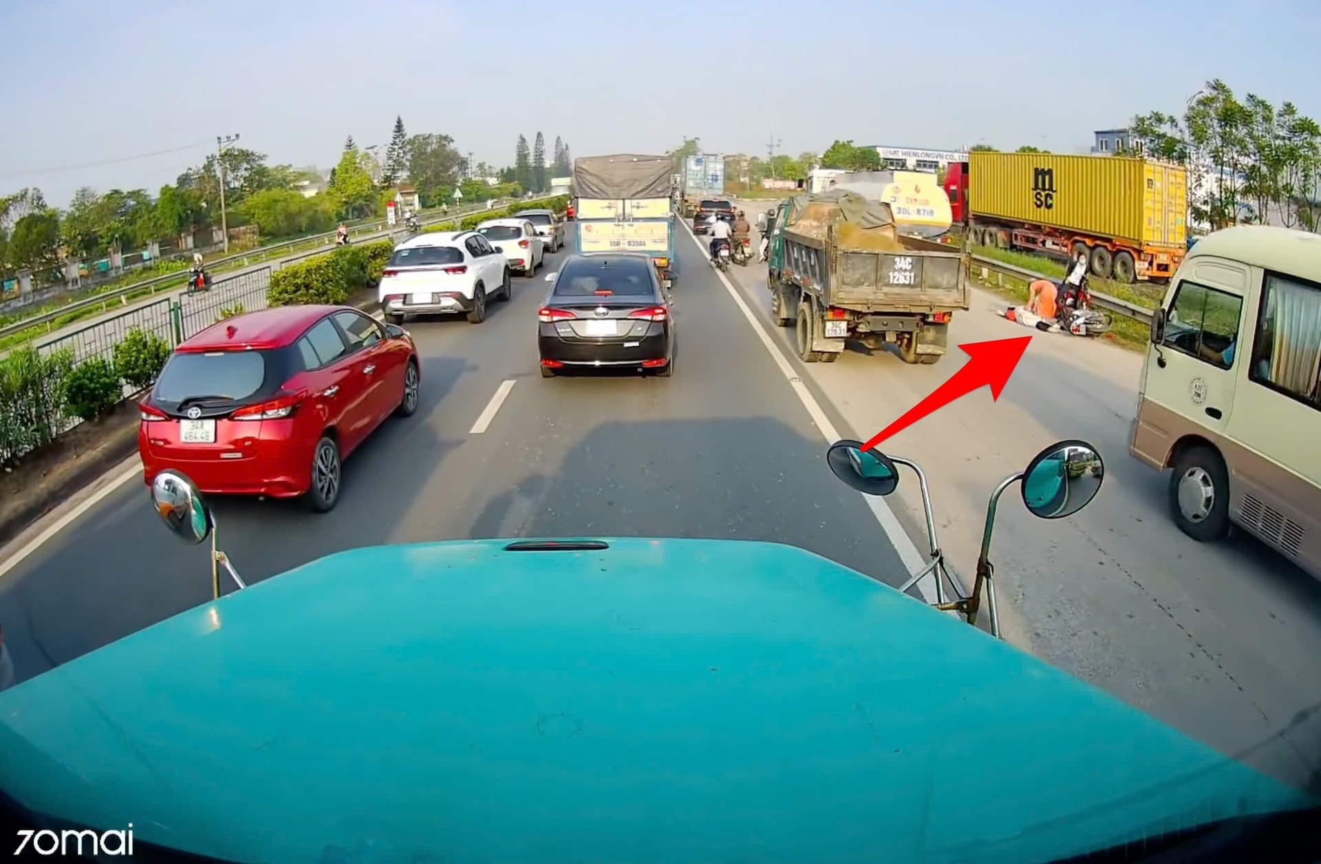 di vao lan xe may tai xe xe bon cho xang can tu vong nguoi phu nu hinh 1