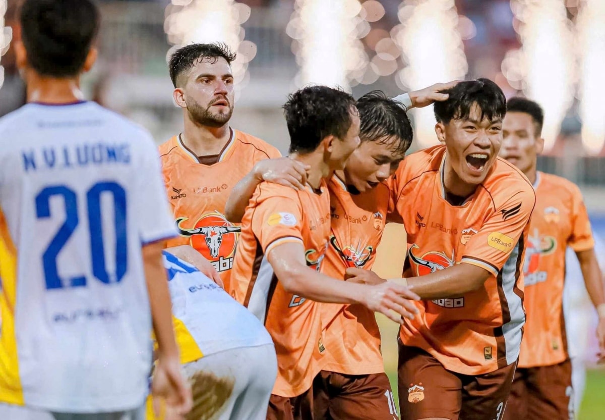 danh bai song lam nghe an hagl tiep tuc dan ngoi dau vleague 2024 25 hinh 1