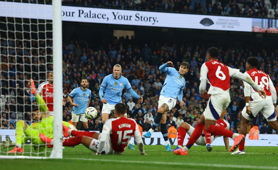 haaland toa sang man city thoat thua truoc arsenal hinh 1