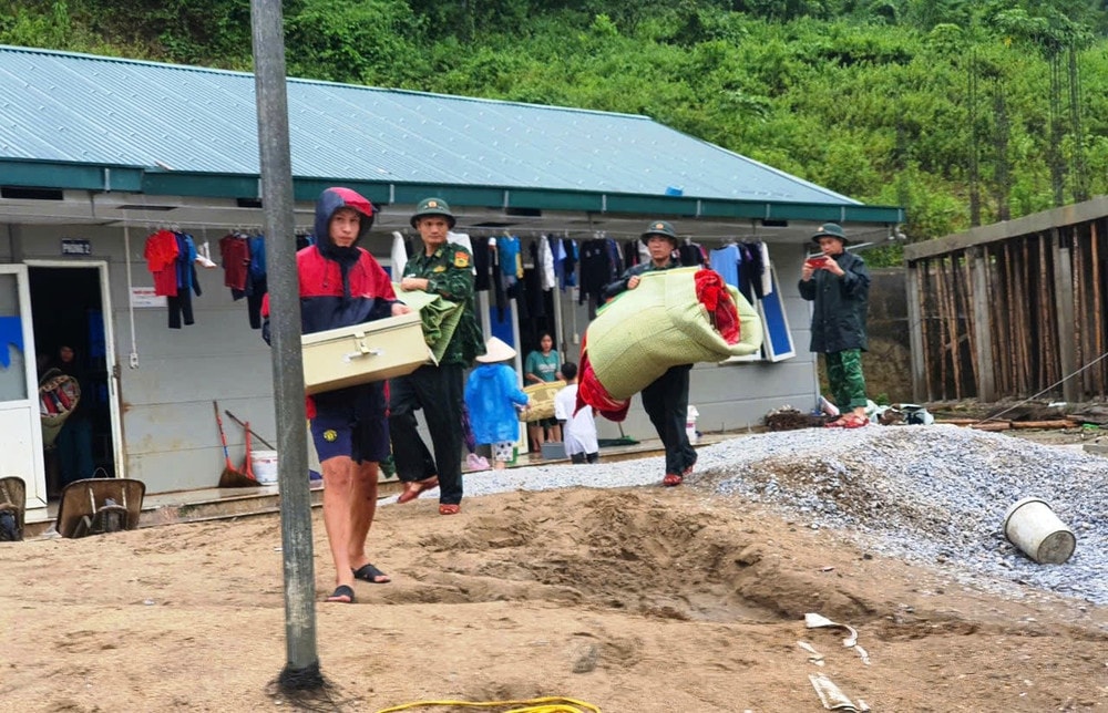 thanh hoa di doi khan cap hon 200 hoc sinh do sat lo hinh 1