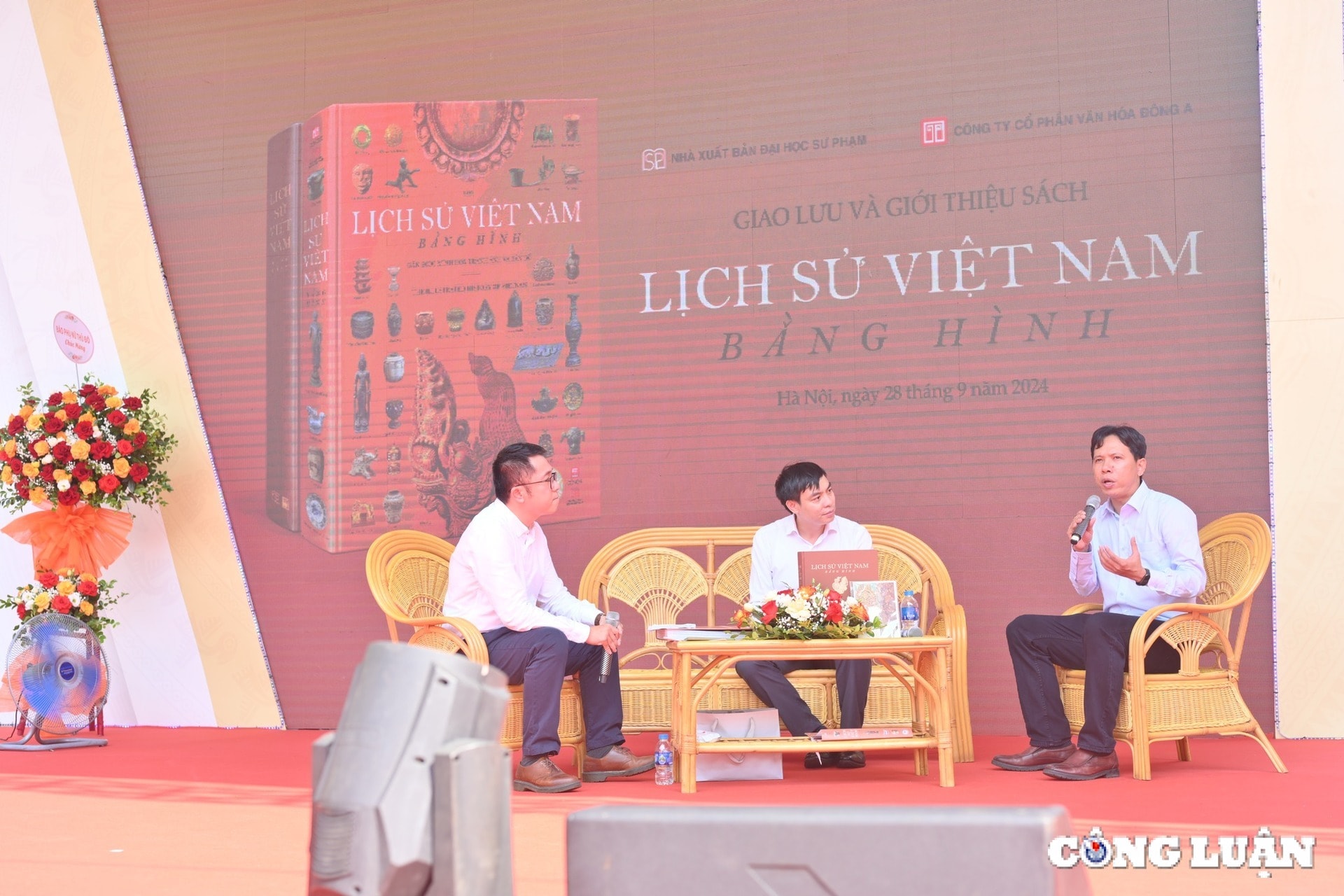 hoi sach ha noi thu hut hang nghin nguoi dan toi tham quan trai nghiem va doc sach hinh 7
