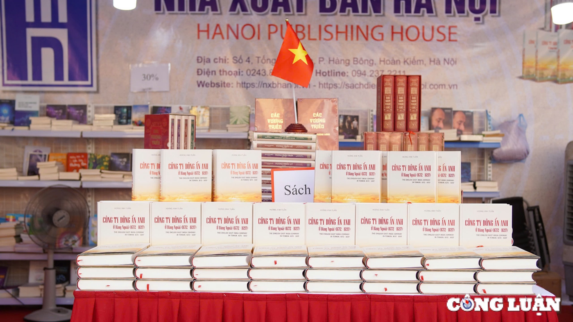 hoi sach ha noi thu hut hang nghin nguoi dan toi tham quan trai nghiem va doc sach hinh 2