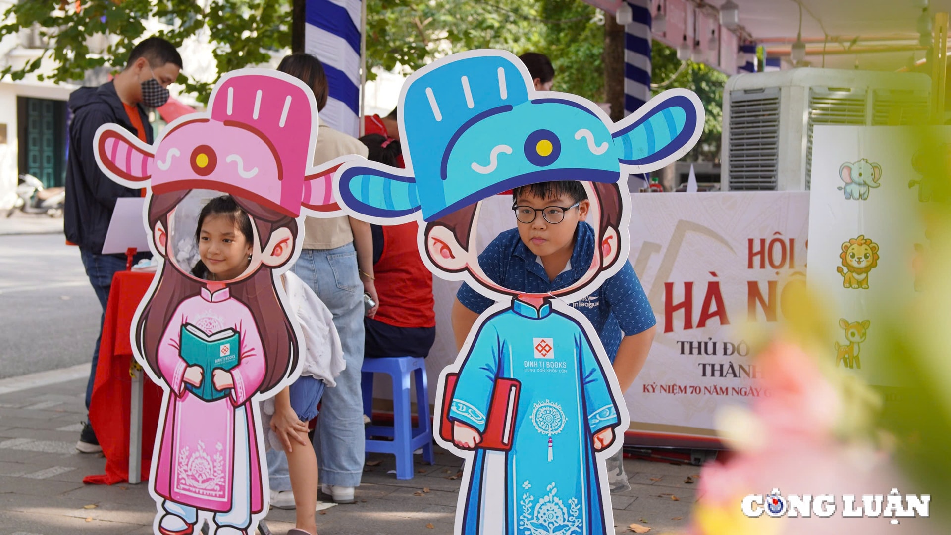 hoi sach ha noi thu hut hang nghin nguoi dan toi tham quan trai nghiem va doc sach hinh 13