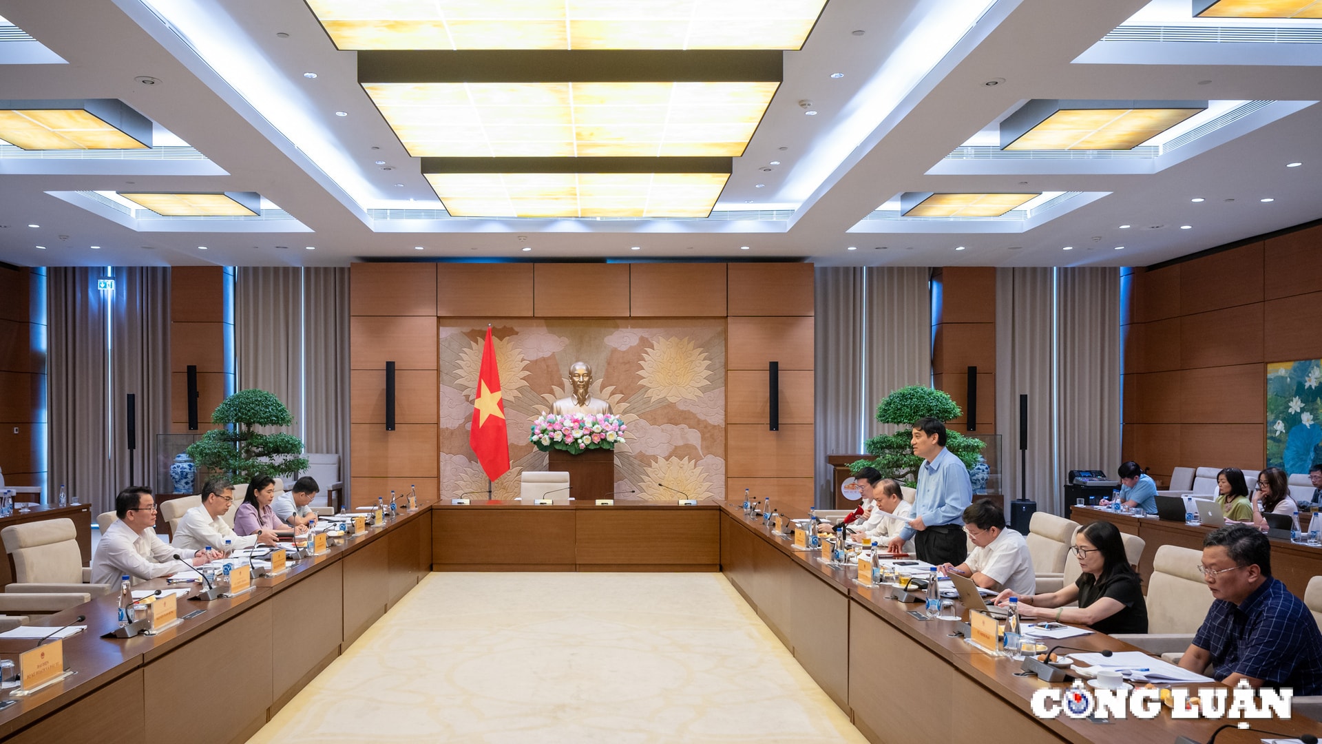 de xuat giam muc thue suat doi voi cac co quan bao chi xuat ban hinh 1