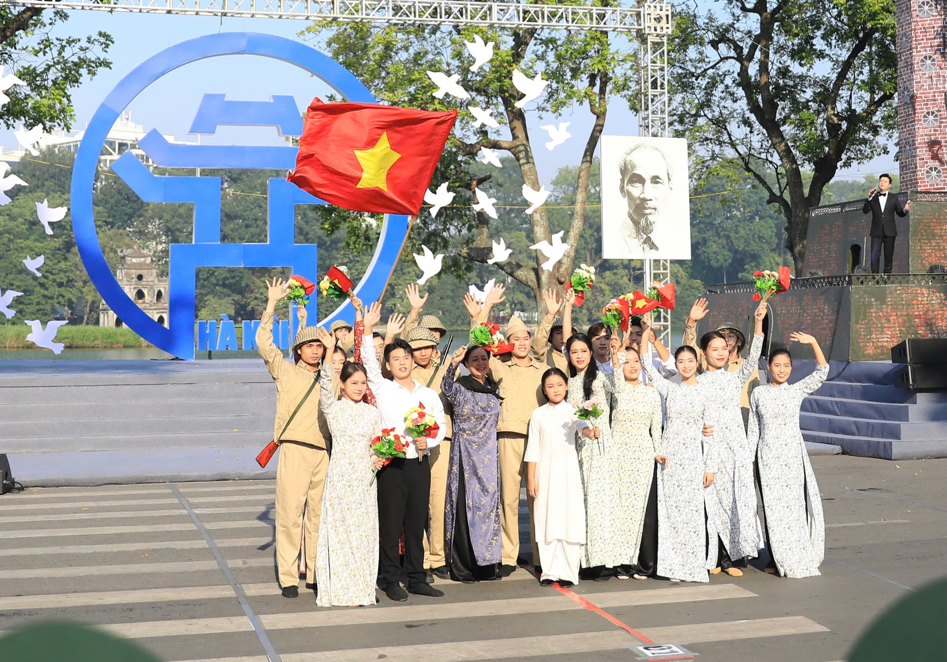 ngay hoi cua nguoi dan ha noi hinh 6
