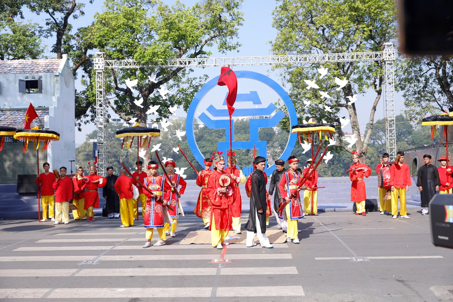 ngay hoi cua nguoi dan ha noi hinh 8