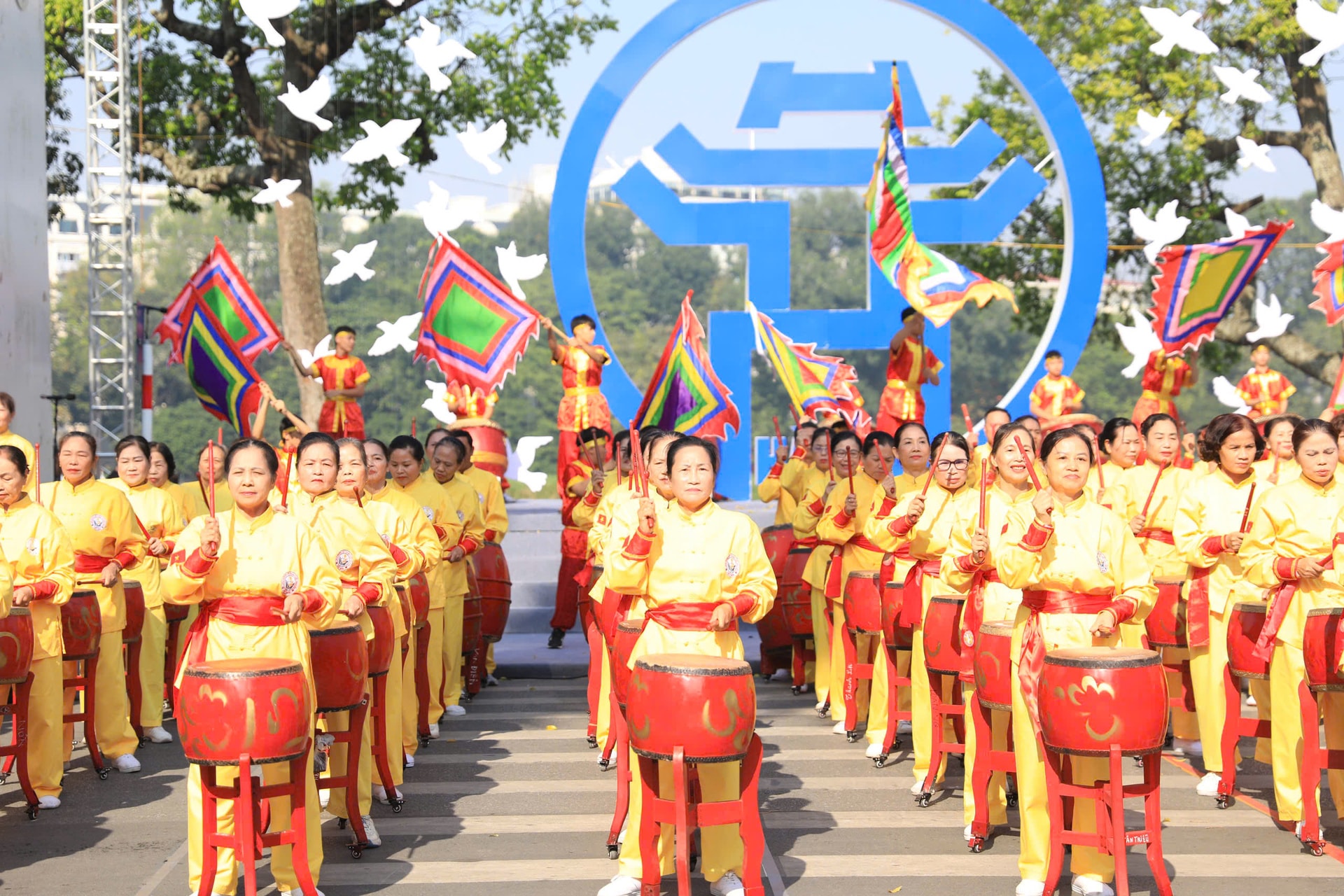 ngay hoi cua nguoi dan ha noi hinh 9