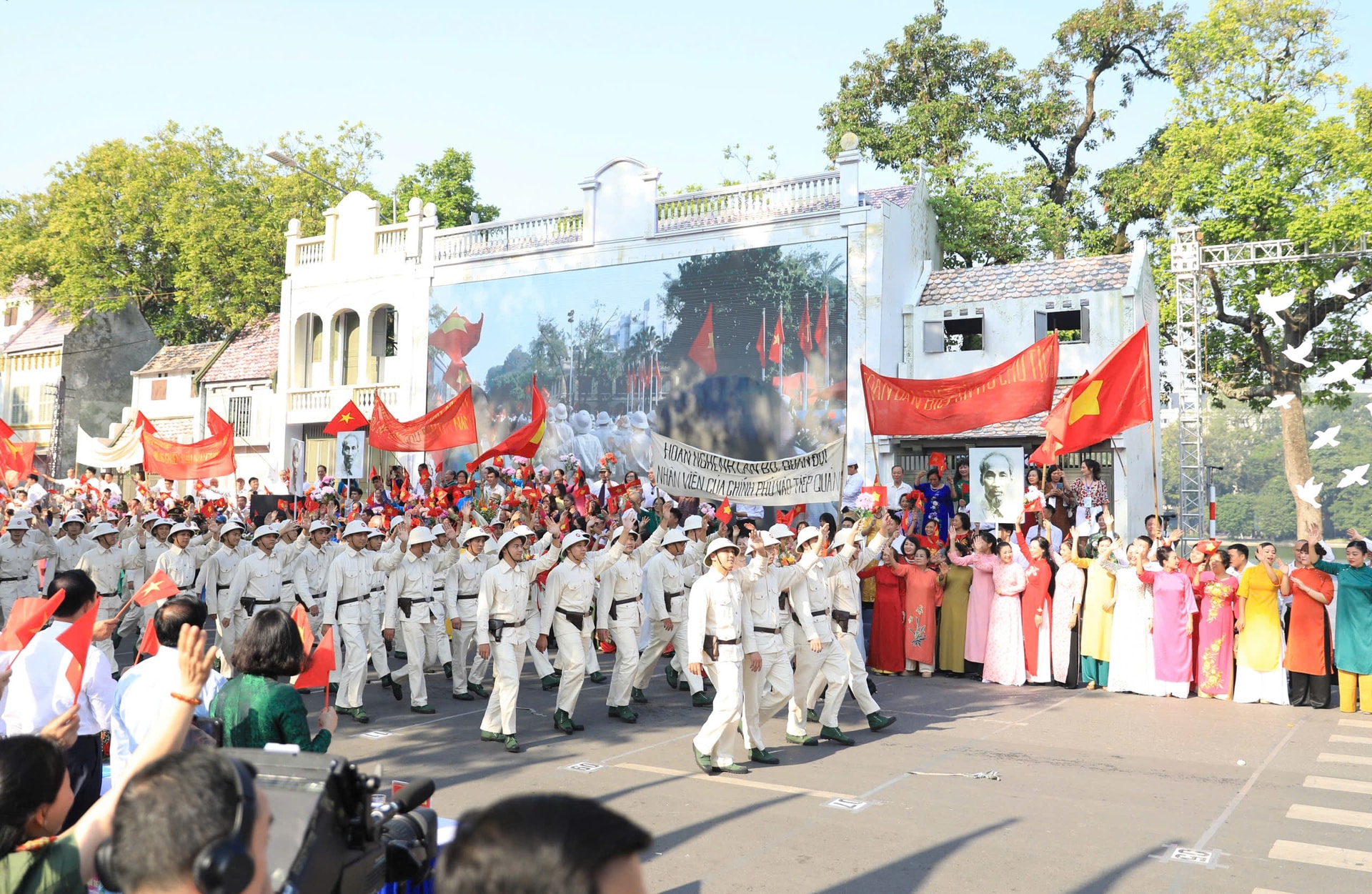 ngay hoi cua nguoi dan ha noi hinh 11