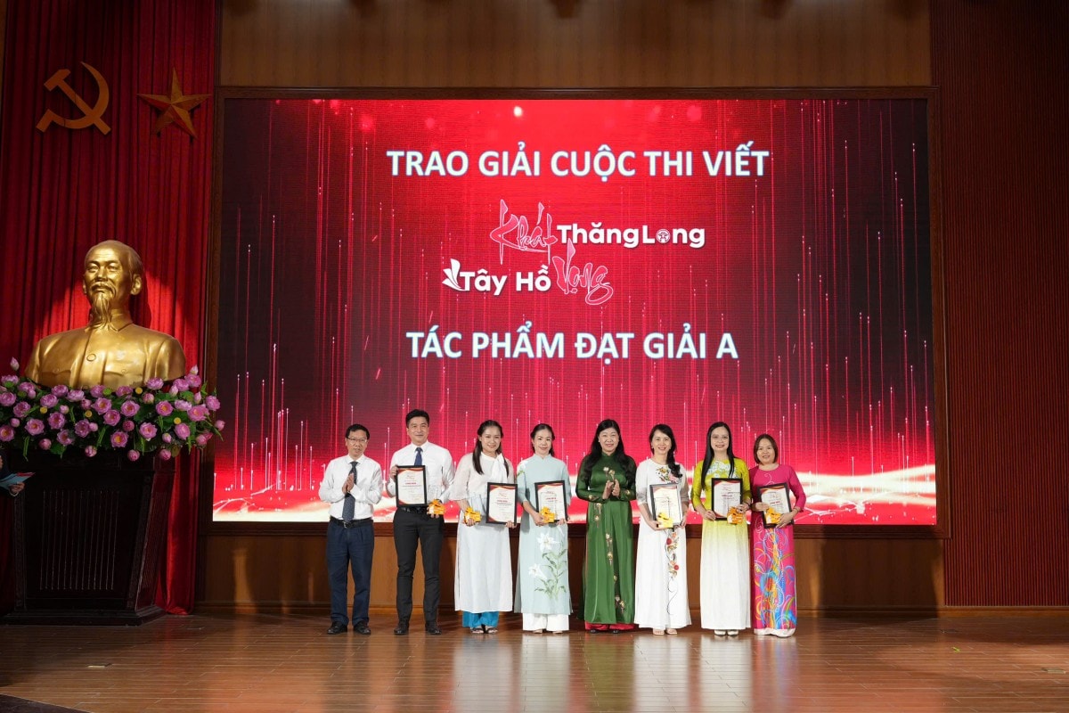 trao giai cuoc thi viet khat vong tay ho khat vong thang long hinh 1