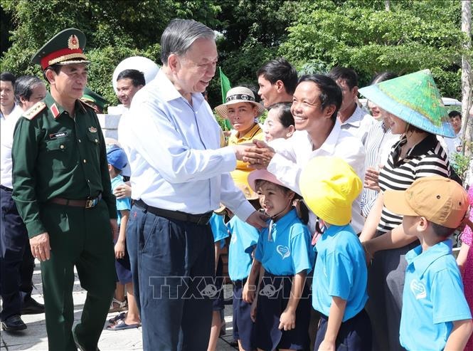xay dung huyen dao con co ngay cang phat trien kinh te vung manh ve quoc phong an ninh hinh 3
