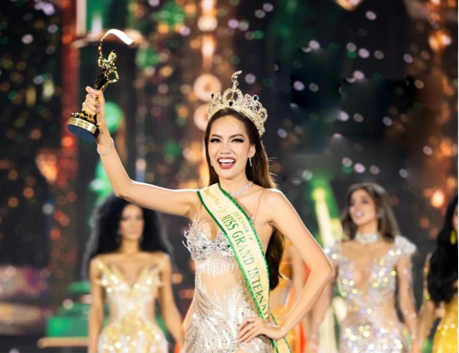 le hoang phuong gay bat ngo khi tham gia buoc nhay hoan vu 2024 hinh 2