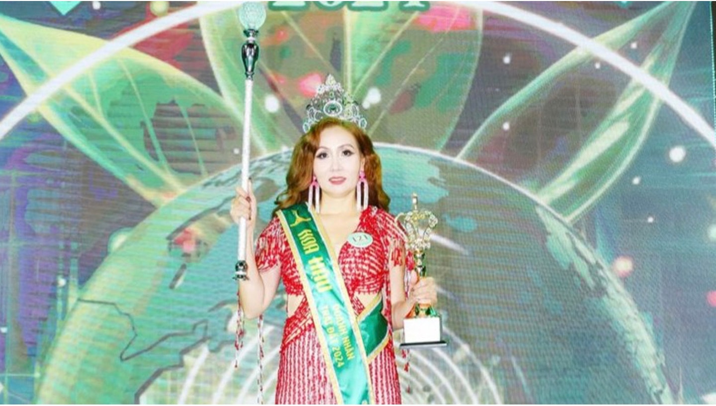 vuong thi huong dang quang hoa hau doanh nhan trai dat 2024 hinh 1