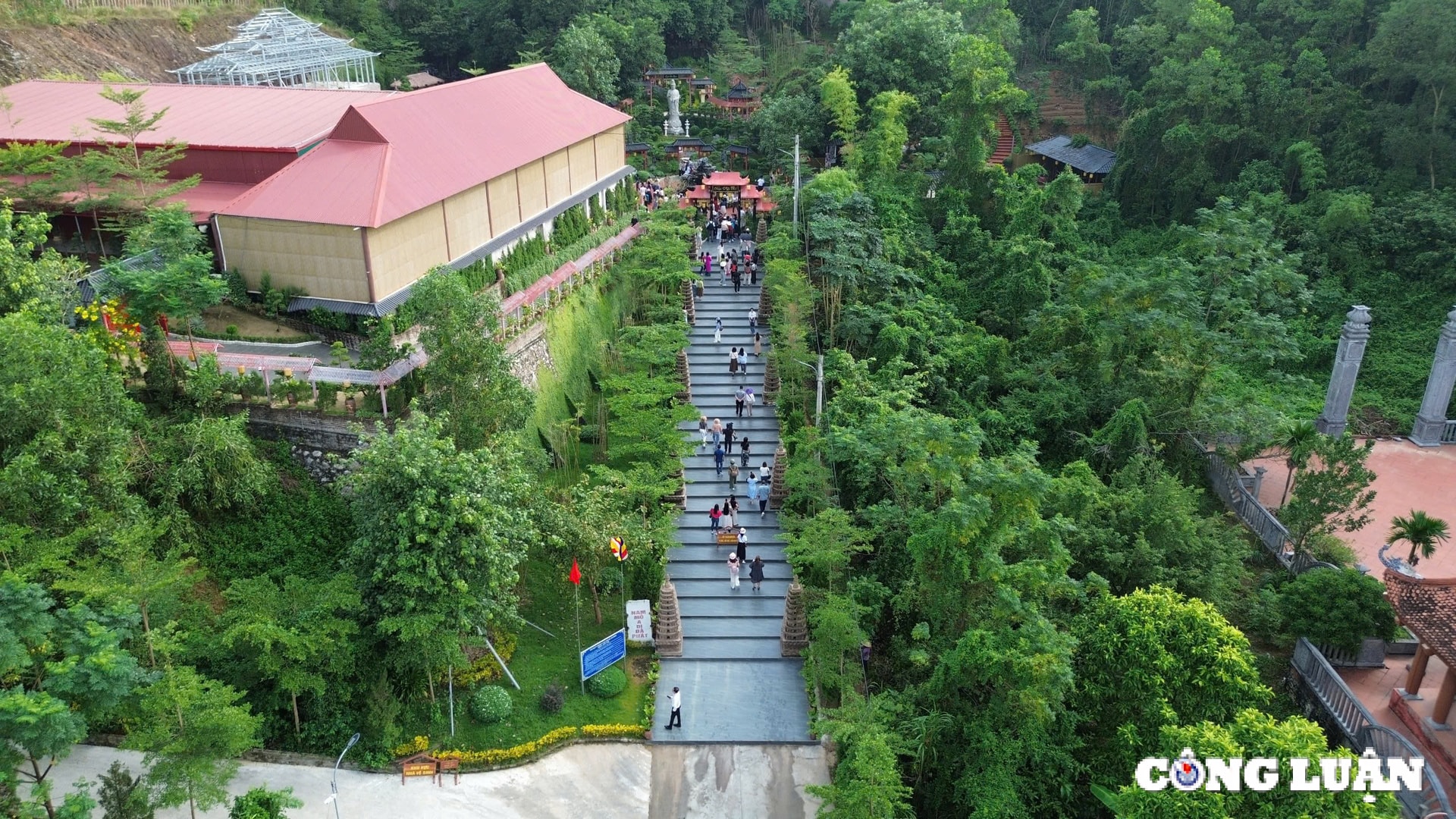 khong gian ngoi chua co co cay thi gan 400 nam tuoi o ha nam hinh 2