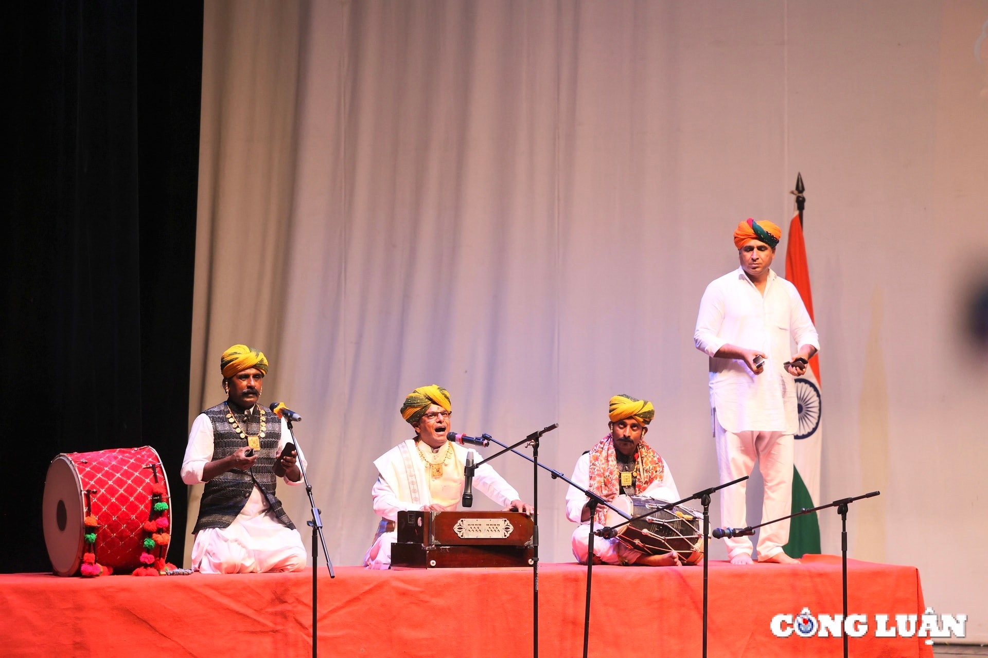 an tuong voi dieu mua dan gian rajasthan cua an do hinh 8