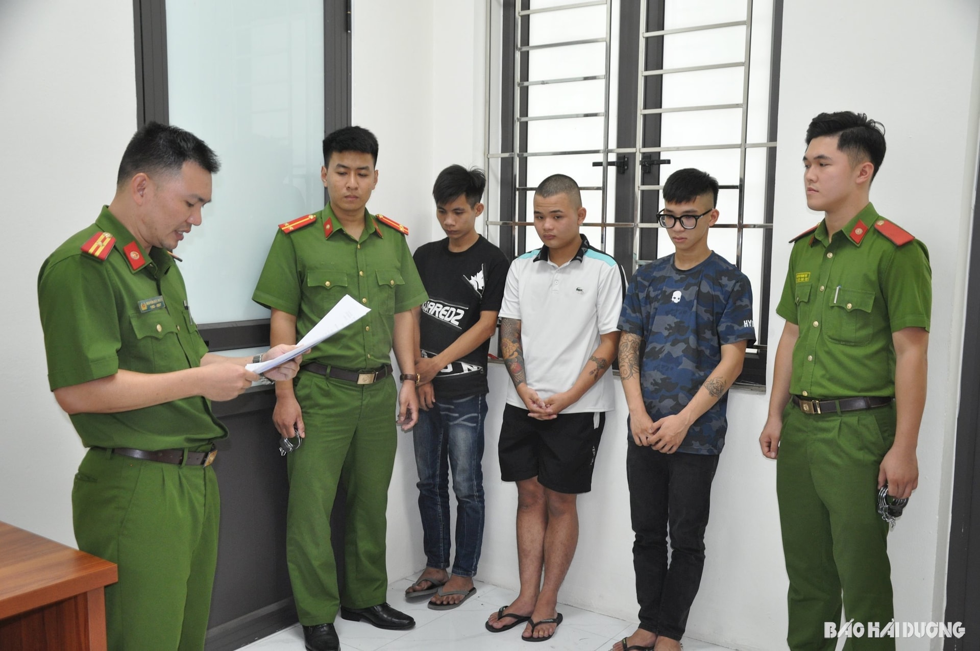 hai duong tam giam 6 doi tuong mang hung khi cuop tai san cua nguoi di duong hinh 1