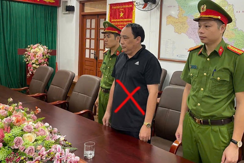 hoa binh khoi to pho chi cuc truong chi cuc thue khu vuc lac son yen thuy hinh 1
