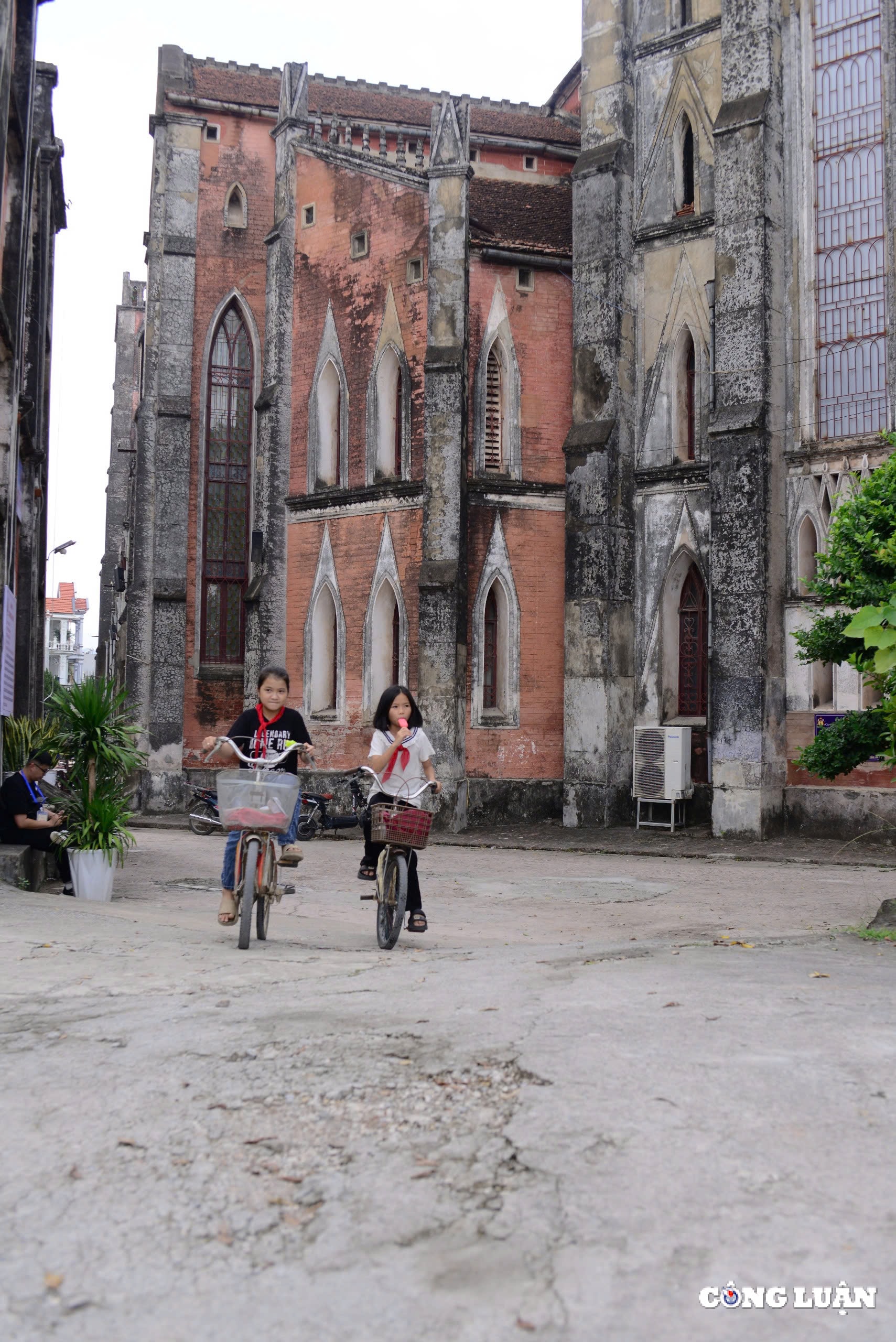 kien truc doc dao cua thanh duong gan 150 nam tuoi o ha nam hinh 9