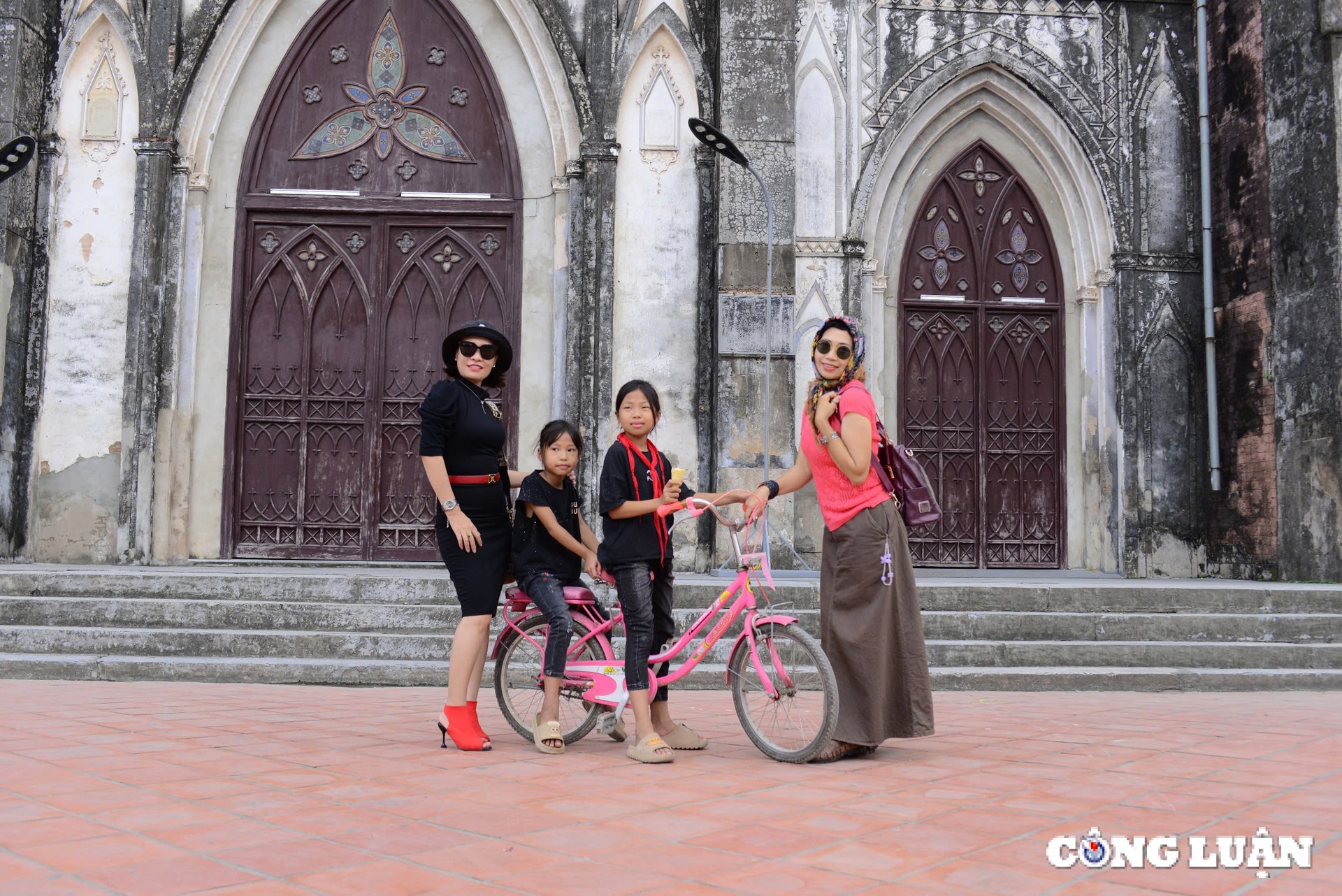 kien truc doc dao cua thanh duong gan 150 nam tuoi o ha nam hinh 6