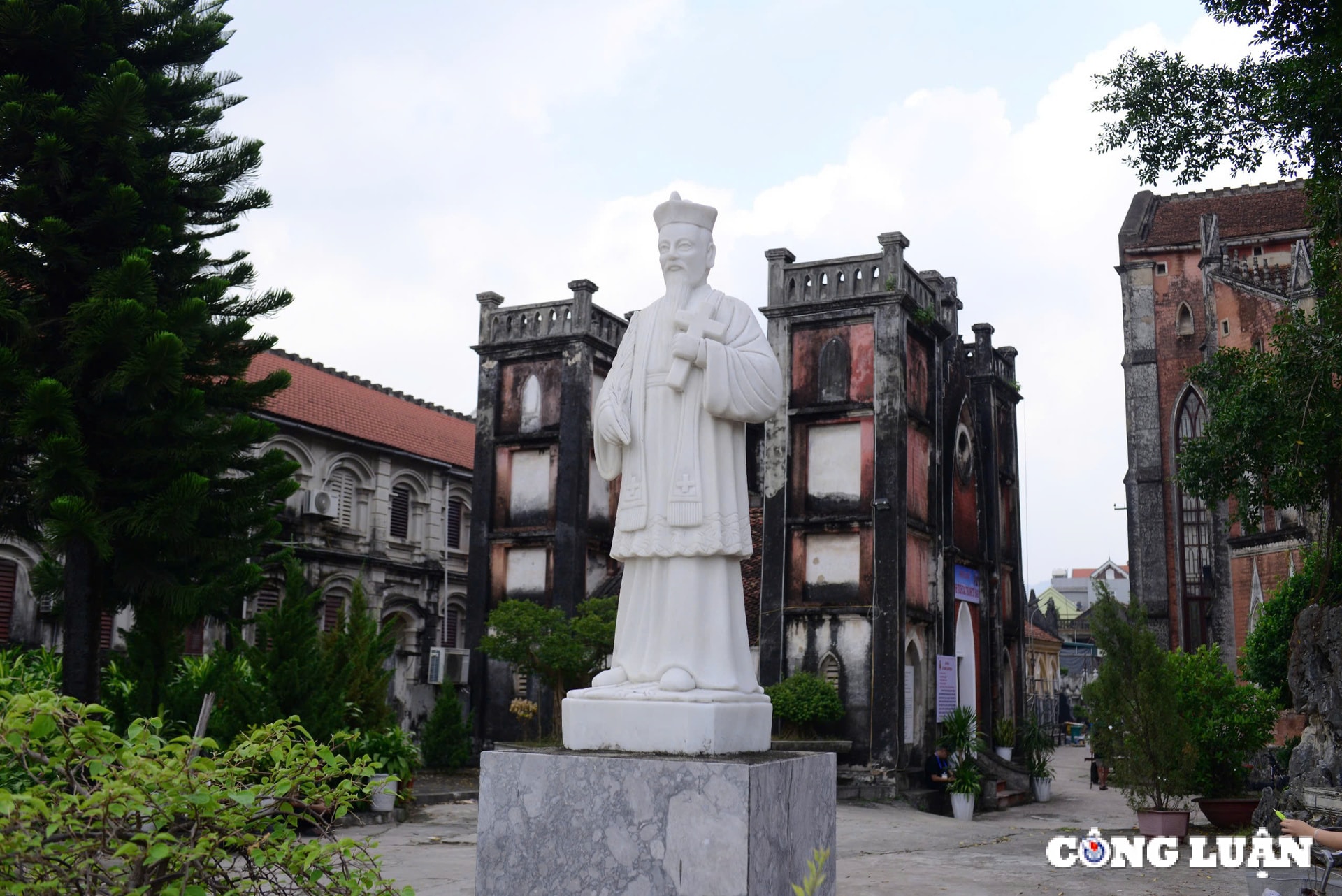 kien truc doc dao cua thanh duong gan 150 nam tuoi o ha nam hinh 10