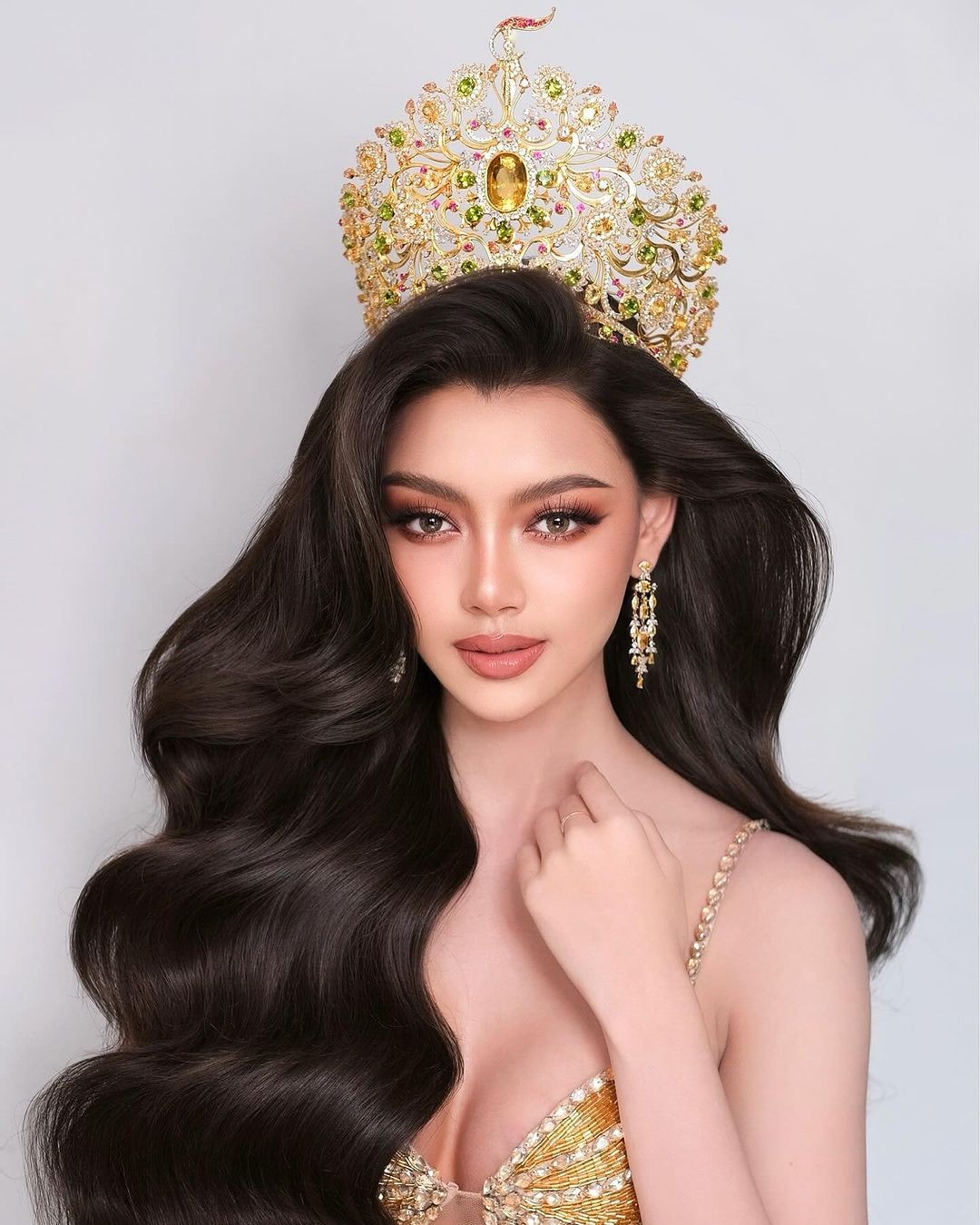 miss grand myanmar gay chan dong tra lai vuong mien a hau 2 hinh 1