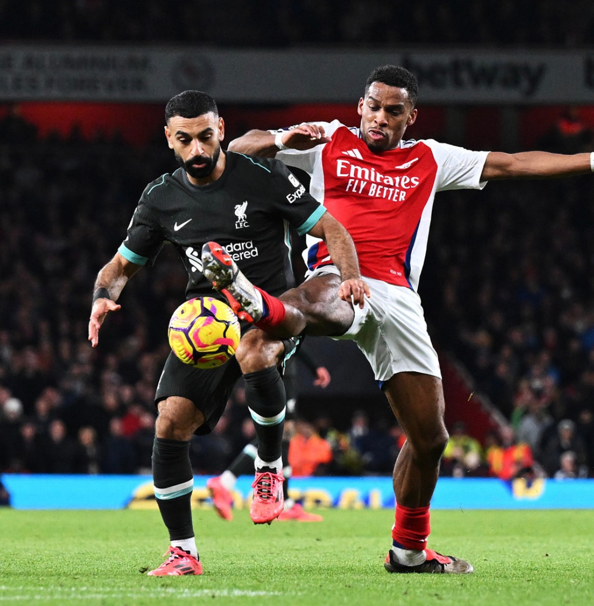 arsenal hoa kich tinh truoc liverpool tai emirates hinh 1