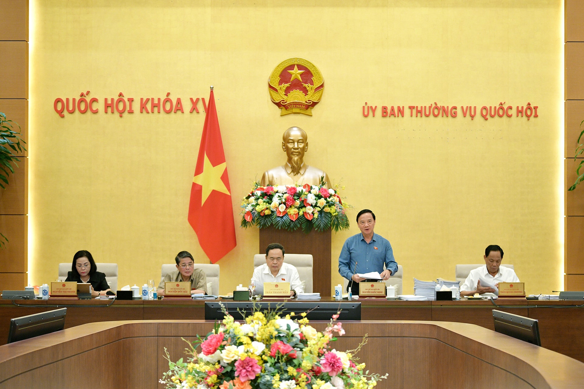 nghi quyet ve viec tang them 1 thu truong bo nong nghiep va phat trien nong thon hinh 1