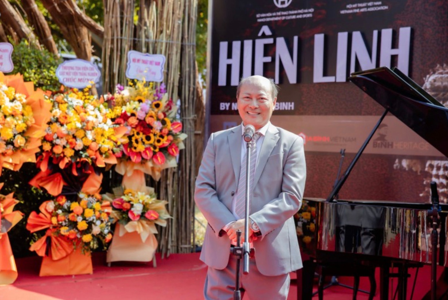 chiem nguong nghe thuat truyen thong qua trien lam gom hien linh hinh 1