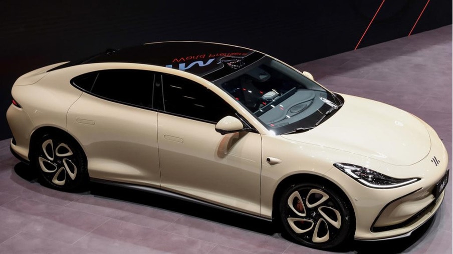doi thu dang gom moi cua tesla va byd hinh 1