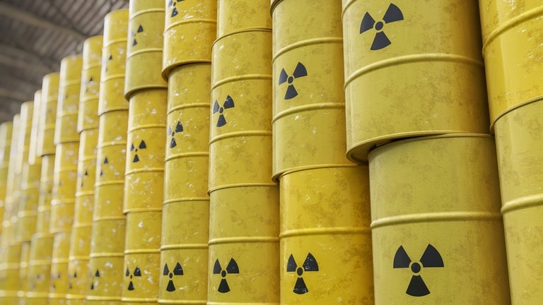 nga han che xuat khau uranium sang hoa ky hinh 1