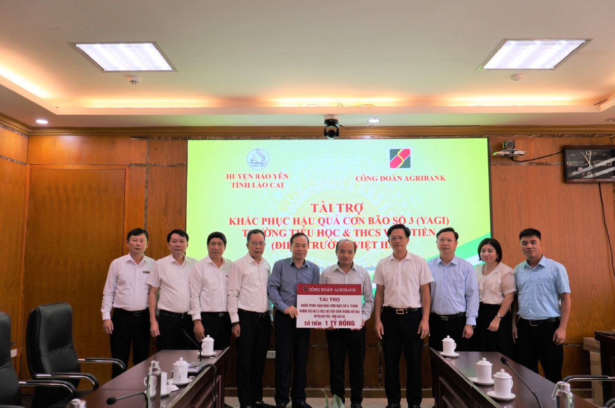 dong hanh cung nganh giao duc vung cao  dung lop xay truong gieo con chu tren non hinh 2