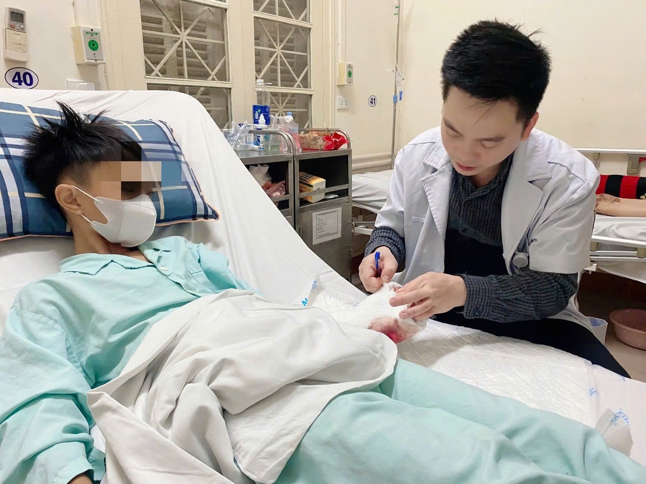 gia tang tinh trang chan thuong nang do dot phao tu che hinh 1
